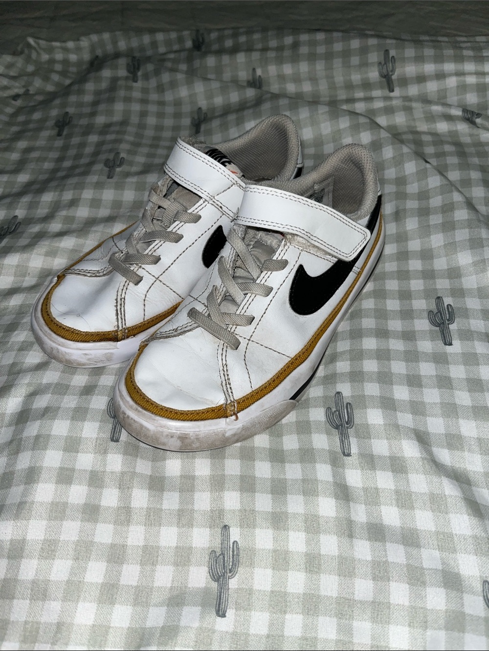 Nike Kids White Low-Top Sneakers with Black Swoosh and Mustard Trim
